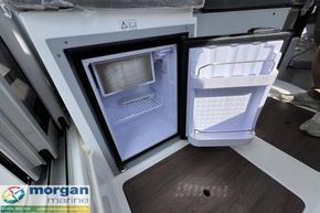 Jeanneau Merry Fisher 795 - fridge open