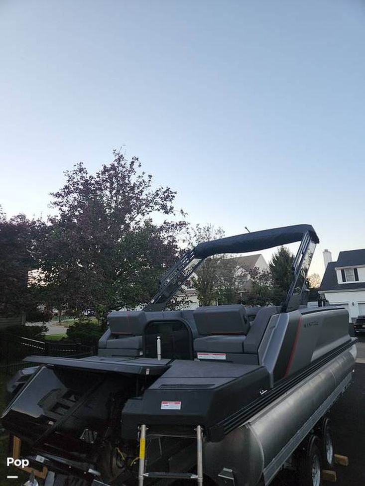 2024 Manitou 22 max bench