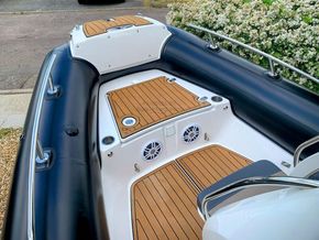 Golden Line G650 With twin axle trailer - Foredeck