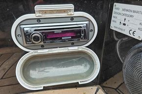 Kenwood audio system on Menken Maritiem's 2008 