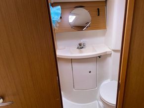 2010 Jeanneau Sun Odyssey 42i 23