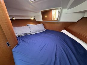 2009 Beneteau Antares 8 17