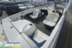 Bayliner 175 - cup holders