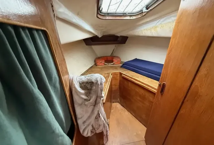 1979 Island Plastics Frigate 27