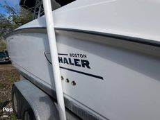2004 Boston Whaler 240 Outrage