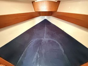 1998 Jeanneau Sun Odyssey 29.2 Lift Keel 11
