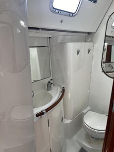 Exceptional condition Beneteau Oceanis 423 - Two Cabins