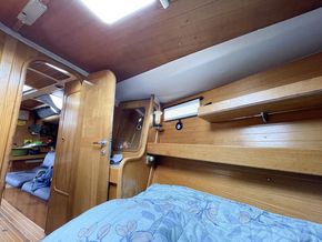 V berth
