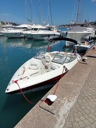 Stingray 225LR. Volvo GXI 320hp. One owner from new. Fast boat!!