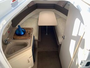Larson 254 Cabrio Duo Delta Conic hull - Interior