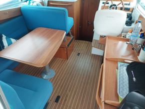Jeanneau Merry Fisher 925 Flybridge  - Saloon