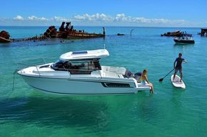 Jeanneau Merry Fisher 695 wheelhouse boat - great for paddle boarding