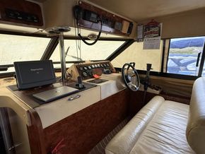 Princess 415 Flybridge Cruiser - Helm