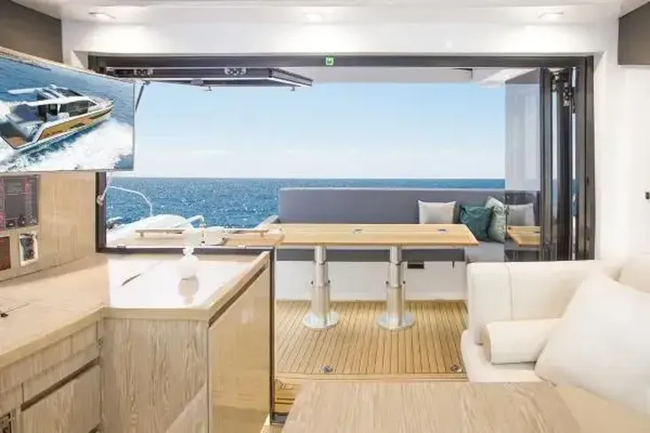 2024 Sealine C390