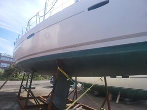 Beneteau Oceanis 46 -  2 Cabin  - Hull Close Up