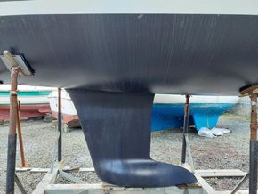 Beneteau Oceanis 34  - Hull Close Up