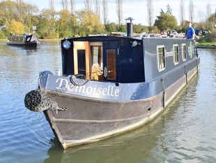 DEMOISELLE &bull; 44ft 1in cruiser stern (East West Marine)