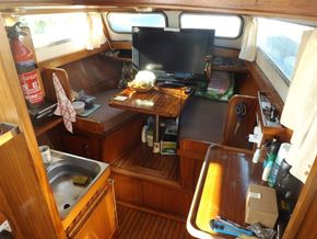 Dutch Steel Cruiser  - Forward Cabin
