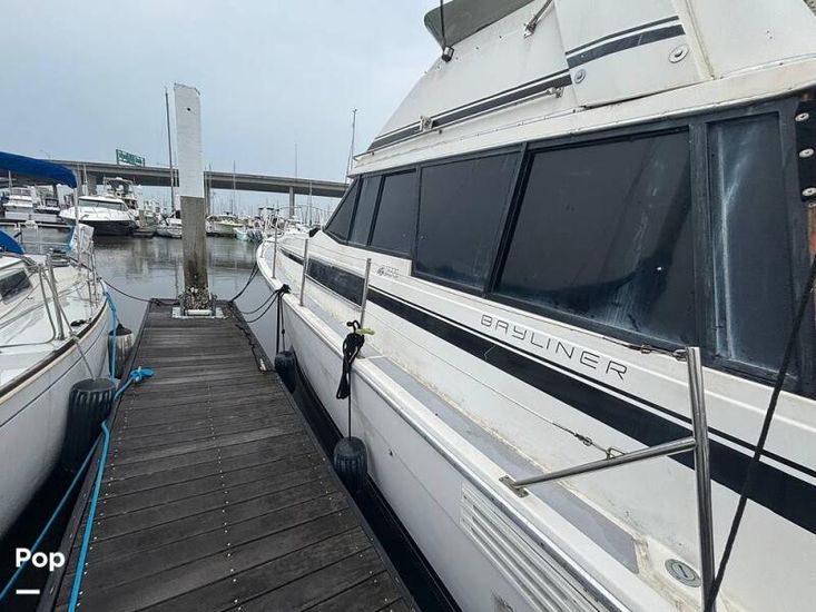 1990 Bayliner 3888 motor yacht