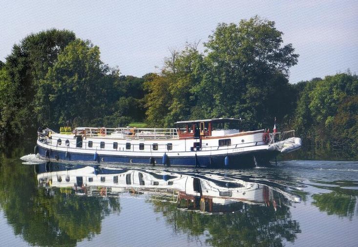 Charming well maintained 26m Luxe Motor fully converted ready to go