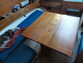 Camper & Nicholson Nicholson 30 MKll - Saloon Table