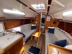 Beautifully maintained Dufour 32 Classic wheel steering shoal draft