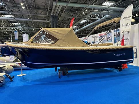 MAXIMA 550  SPRING SPECIAL OFFER. UNUSED STOCK BOAT