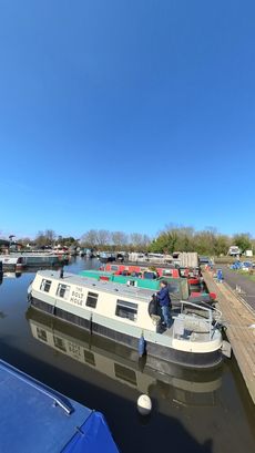 Working narrowboat w residential mooring