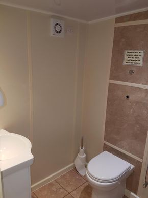 Mid Ship Double Bed Room with double shower, wc and hand basin