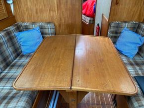 Westerly Griffon Coastal Cruiser - Saloon Table