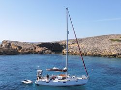 39 ft Beneteau Oceanis 390 - 45HP