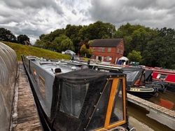 Lola - A 70ft 1997 GT Boatbuilders Stafford traditional stern narrowbo