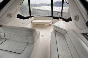 Sealine S28 - view from helm position to aft