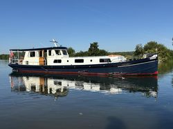 Two-cabin 1923 Dutch Barge