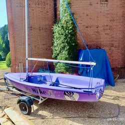 STAND OUT ON THE WATER WITH THIS PURPLE FEVA XL IN GREAT CONDITION HAS