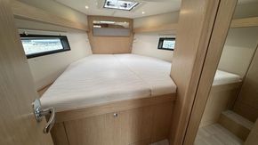  Bavaria C42 18