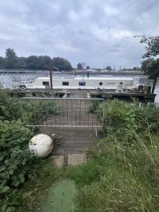 Mooring avail quiet rural with service 