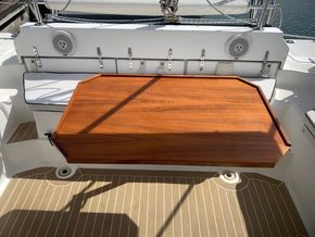 Gemini 105 MC Catamaran  - Cockpit Table