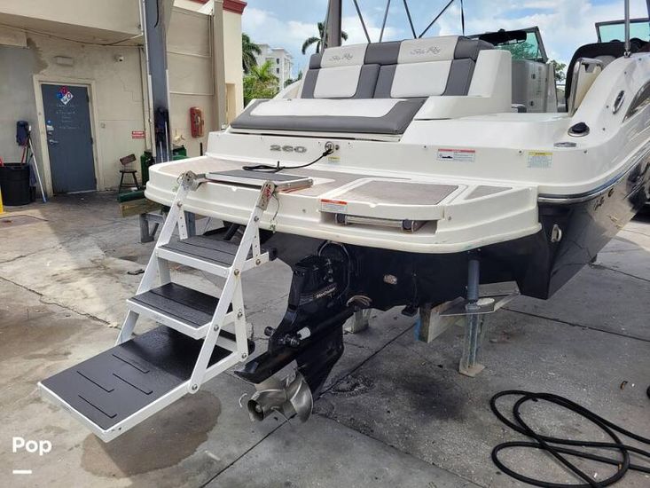 2011 Sea Ray 260 sundeck