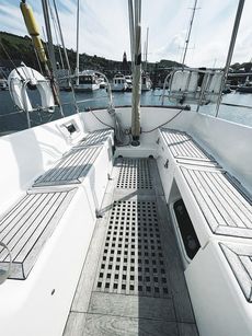 Westerly Ocean 33  with Comprehensive Sail Wardrobe and Inventory