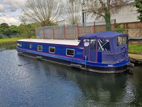Wide Beam 57ft with London mooring  - Exterior