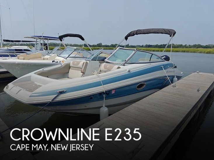 2023 Crownline e235