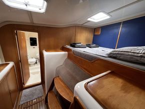 Dean 440 Port Cabin fore