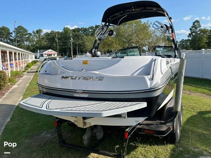 2011 Correct Craft super air nautique 210