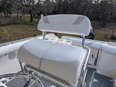 2004 Boston Whaler 240 Outrage