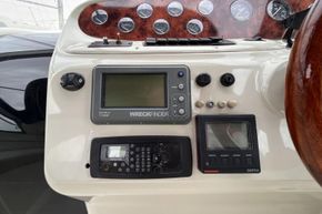 Sealine S28 - electronics and gauges
