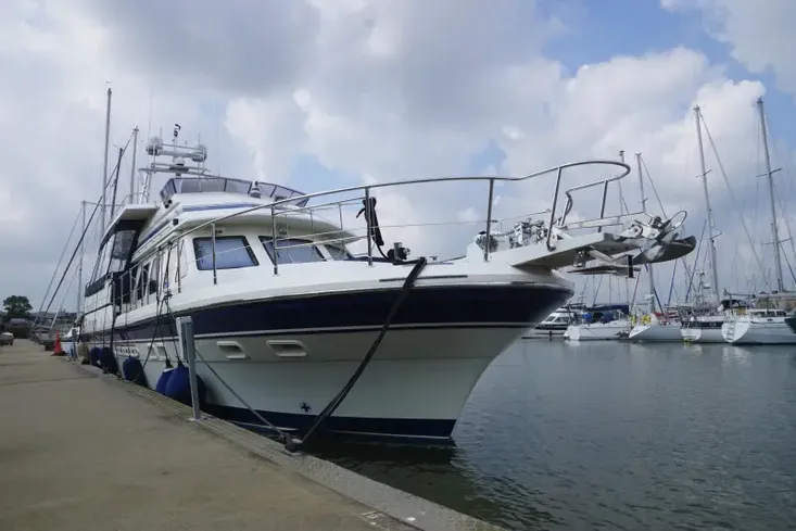 2005 Four Winns Horizon 240