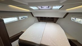 2017 Sealine C330 24