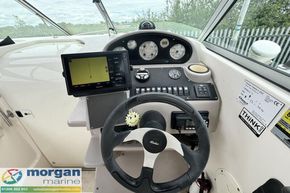 Rinker-Fiesta-Vee-250-dash
