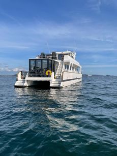 Catamaran 65 Custom tri deck